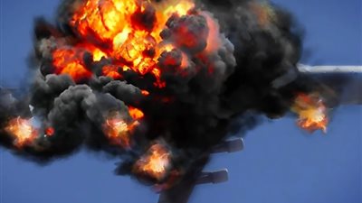 لحظة انفجار طائرة أثناء إخماد حريق في اليونان (فيديو)