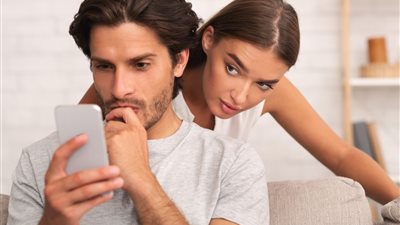7 خطوات مهمة للتعامل مع الغيرة الزوجية