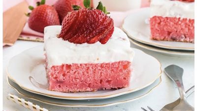 طريقة عمل كيك الفراولة بخطوات بسيطة في البيت