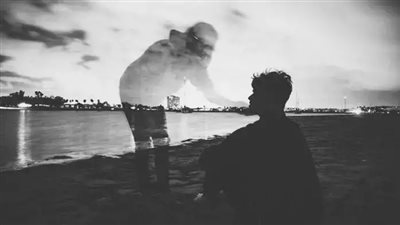 تفسير حلم نداء الميت على الحي باسمه في المنام  