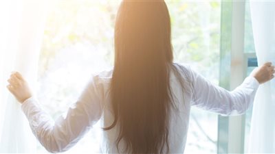 3 أسباب للإصابة بالاضطراب العاطفي الموسمي العكسي «اكتئاب الصيف» 