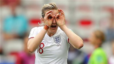 إلين وايت أسطورة كرة القدم الإنجليزية وكيف اتخذت أصعب قرار في حياتها