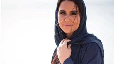 مريم بن لادن أول عربية وسعودية تعبر البحر الأحمر سباحةً