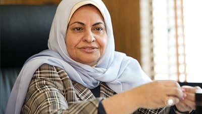  سارة حسين أكبر | كويتية شجاعة شاركت في إطفاء حرائق الآبار