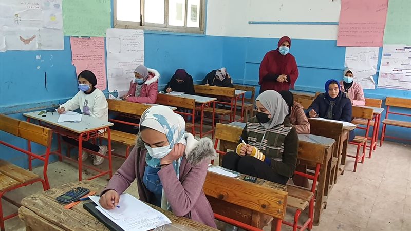 طالبات الشهادة الإعدادية