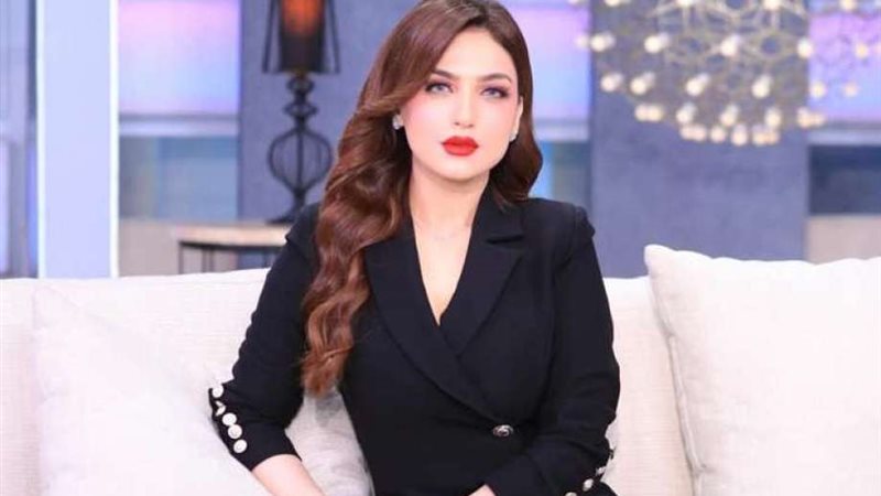 ياسمين عز