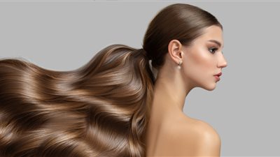 4 وصفات طبيعية لتحصلي على شعر لامع وقوي