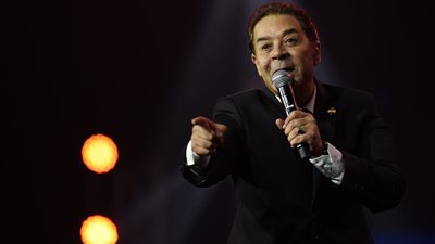 مدحت صالح يتصدر التريند بسبب طفلين بعد حفله في العلمين (صور)