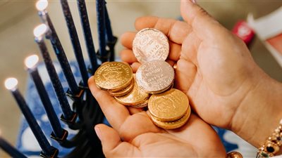 تفسير حلم الدراهم والدنانير والفلوس في المنام ورؤية المال بعد صلاة الاستخارة