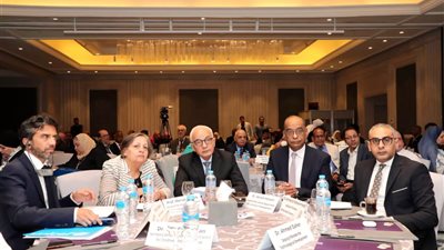 التعليم تنظم جلسة خاصة عن تطوير المناهج وتأثيرها على مخرجات التعلم