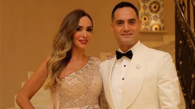 أيمن القيسوني ونسرين زريق يشعلان السوشيال ميديا بقبلة ساخنة (صور)