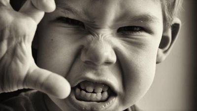 5 أسباب تجعل طفلك عنيفا أبرزها «الدلع الزيادة»