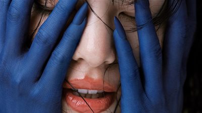 5 مكونات بمنتجات المكياج تهددك بأمراض خطيرة «الزهايمر والسرطان» 