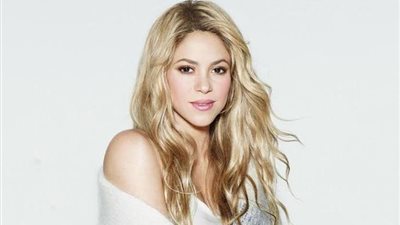 هل تعيش شاكيرا علاقة حب جديدة مع صديقها المقرب؟