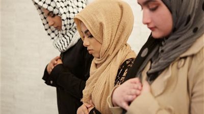 هل يجوز الصلاة على النبي عند ذكر اسمه في الصلاة؟ الإفتاء تُجيب