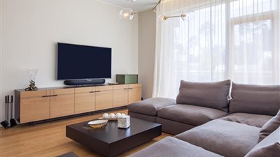 موضة الآرائك المناسبة لغرفة المعيشة لصيف 2023