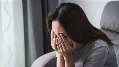 تفسير حلم البكاء والفزع في المنام للعزباء والمطلقة