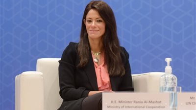 مصطفى بكري يكشف حقيقة حصول رانيا المشاط على 40 ألف دولار شهريا من أحد البنوك