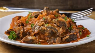 طريقة عمل قوانص الدجاج بالبصل بخطوات سهلة