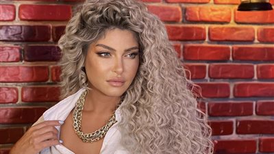 علا غانم تخطف الأنظار بـ«هوت شورت» والجمهور يغازلها