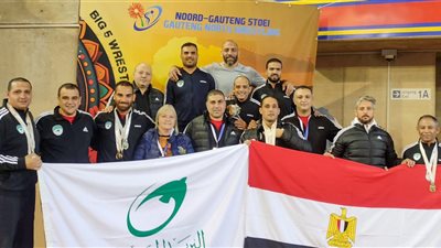 شريف فاروق يكرم فريق البريد للمصارعة بعد حصوله على بطولة جنوب أفريقيا الدولية