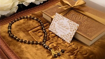 تفسير حلم هدية المصحف من الميت في المنام للفتيات والسيدات