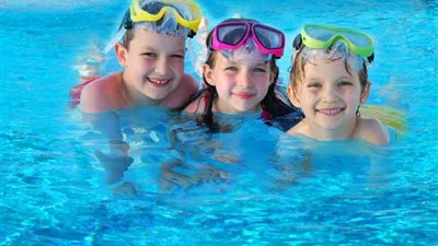 كيف تحمي أطفالك من مخاطر الكلور عند نزول حمام السباحة؟