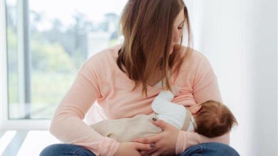 4 حلول ونصائح لمشاكل المرضعات في فصل الصيف 