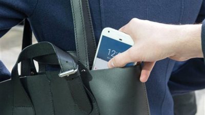 تفسير حلم سرقة الموبايل في المنام للعزباء تحذير من فسخ خطوبتك