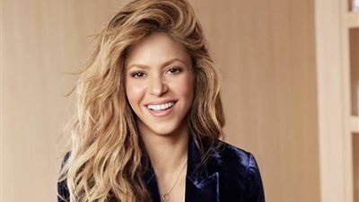 شاكيرا تغني «كامل الأوصاف» لـ عبد الحليم حافظ (فيديو)