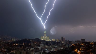 هل عاصفة مكة المكرمة من علامات الساعة؟ أزهري يحسم الجدل