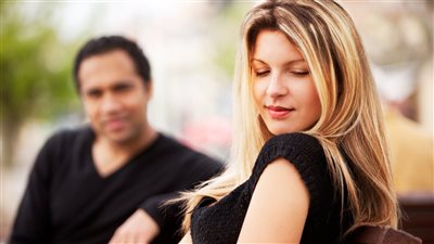 ماذا تفعل الفتاة إذا أعجبت بشاب؟