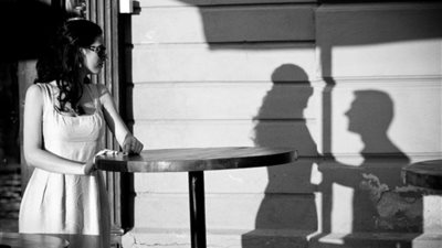 ماذا تفعل الفتاة إذا وقعت في الحب من طرف واحد؟ 