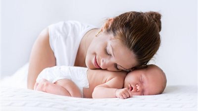 5 نصائح ضرورية للاعتناء بطفلك الرضيع في فصل الصيف «تجنبي الخروج»