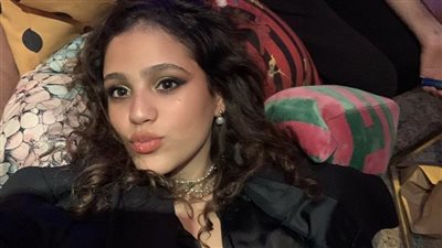 جنا عمرو دياب تحترف الغناء وتتعاقد مع شركة موسيقى أمريكية