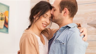 تفسير حلم التقبيل بدون شهوة في المنام لابن سيرين وابن شاهين