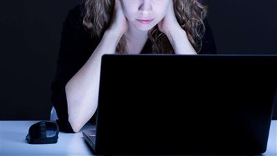 اعترافات مثيرة لضحية ابتزاز وقعت في فخ الصور العارية