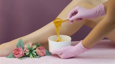 6 فوائد لإزالة الشعر بالحلاوة أبرزها «جلد الأطفال»