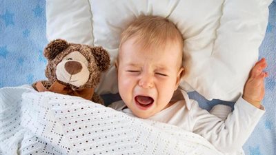 5 أسباب لبكاء الرضيع عند وضعه في السرير.. أبرزها« الخوف من الانفصال»