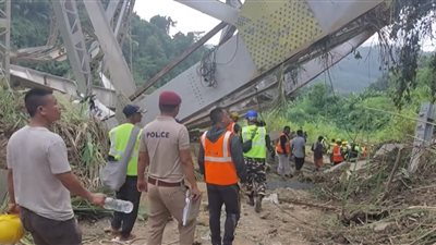 26 شخص لقوا مصرعهم في سقوط جسر بالهند «حادث مروع»