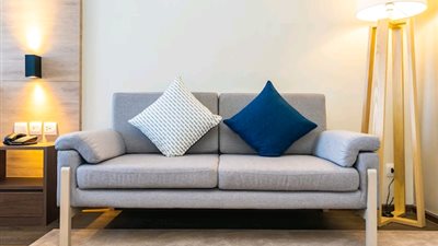 أرخص وأشيك.. موضة الأثاث المعدني تنتشر بين العرسان