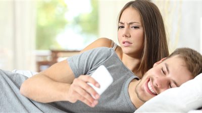 5 خطوات للتعامل مع نكران الزوج للخيانة «اهتمي بنفسك»