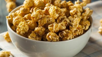 طريقة عمل الفشار بالكراميل لأطفالك