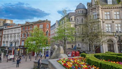 بريطانيا مشتعلة بعد أزمة أجور النساء وقرار إفلاس