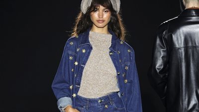 البناطيل الجينز المنقوشة الموضة الجديدة لعام 2023 «أبو شراشيب يكسب» (صور)