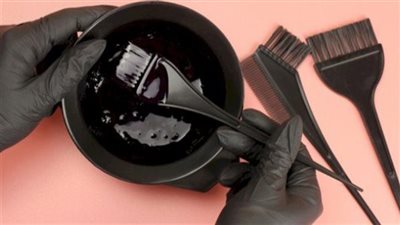 هل يجوز للمرأة أن تصبغ شعرها باللون الأسود؟ الإفتاء تُجيب