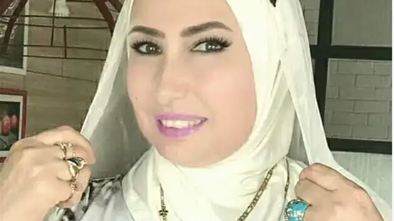 جميلة عزيز بالحجاب