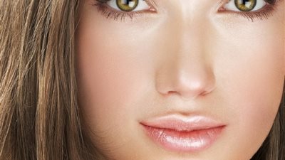 الشفاه العسلية موضة خريف 2024 