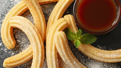 طريقة عمل حلوى التشوروز الإسباني في المنزل