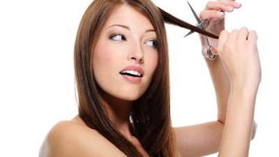 الطريقة الصحيحة لقص أطراف الشعر 